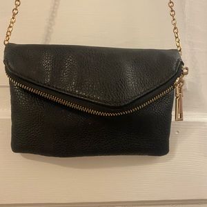 Magnetic closure crossbody